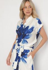 Biało-Niebieska Wiskozowa Koszula z Krótkim Rękawem w Kwiatowy Wzór Lisamelis. Białe koszule Born2be, l, bez wzorów, z jeansu, eleganckie, bez kołnierzyka, bez ramiączek. W wyprzedaży za 93.49 zł.