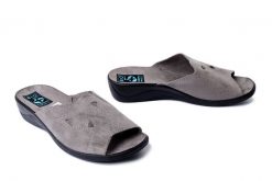 ADANEX 27341 SIK9NN szary, kapcie damskie. Szare kapcie Adanex, bez wzorów. Za 83.99 zł.