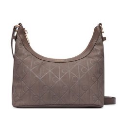 Torebka Calvin Klein. Brązowe torebki klasyczne Calvin Klein, bez wzorów, klasyczne, bez dodatków. Za 529.99 zł.