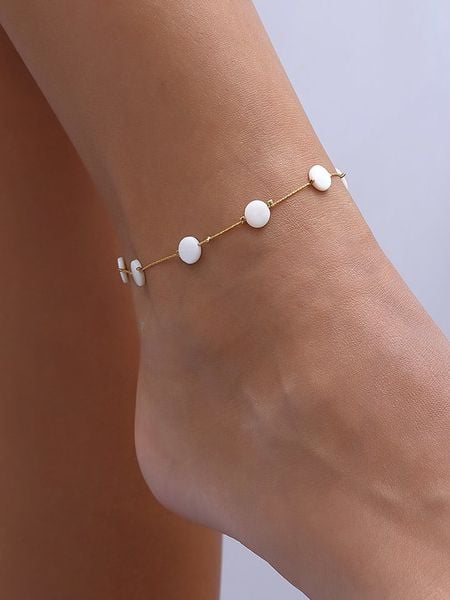 Luja Bijoux Pozłacana bransoletka z perłami syntetycznymi na kostkę rozmiar: onesize. Białe bransoletki Luja Bijoux, z perłą, pozłacane. Za 61.17 zł.