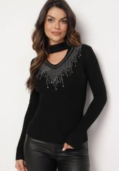 Czarny Sweter o Dopasowanym Kroju z Wycięciem przy Dekolcie Zdobiony Cyrkoniami Venina. Czarne swetry Born2be, z aplikacjami, z jeansu, eleganckie, bez ramiączek. W wyprzedaży za 59.49 zł.