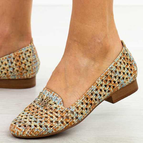 Beżowe kratka ażurowe półbuty damskie M.Daszyński Sa222-3. Brązowe półbuty wsuwane M.Daszyński, na jesień, z aplikacjami, ze skóry, eleganckie, bez obcasa, na płaskiej podeszwie. Za 169.00 zł.