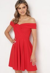 Czerwona Sukienka z Hiszpańskim Dekoltem o Rozkloszowanym Fasonie Vilenia. Czerwone sukienki Born2be, na co dzień, l, bez wzorów, eleganckie, bez kołnierzyka, bez ramiączek, mini, rozkloszowane. W wyprzedaży za 84.99 zł.