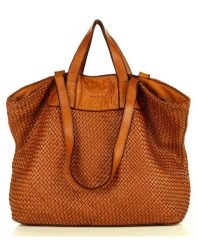 Pleciona shopperka MARCO MAZZINI karmelowa v186a. Shopper bag bez wzorów, ze skóry, vintage, do ręki, duże, bez dodatków. Za 649.00 zł.