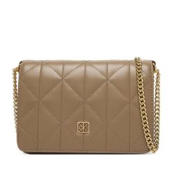 Torebka Calvin Klein. Brązowe kopertówki Calvin Klein, bez wzorów, wizytowe, bez dodatków. Za 449.99 zł.