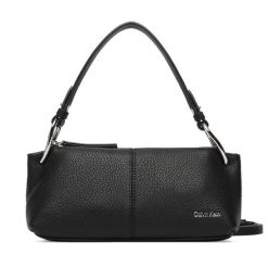 Torebka Calvin Klein. Czarne torebki klasyczne Calvin Klein, bez wzorów, klasyczne, bez dodatków. Za 749.99 zł.