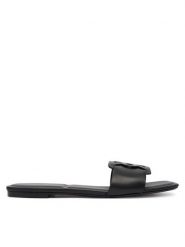 Calvin Klein Klapki Square Flat Sandal Emblem HW0HW03128 Czarny. Czarne klapki Calvin Klein, bez wzorów, ze skóry, bez obcasa, bez zapięcia. Za 409.99 zł.
