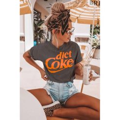 Damski t-shirt COKE. Szare t-shirty Damski t-shirt COKE, l, bez wzorów, bez kołnierzyka, bez ramiączek. W wyprzedaży za 29.00 zł.