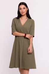 Swobodna sukienka trapezowa z dekoltem V zielona. Zielone sukienki Bewear, do pracy, xxl, bez wzorów, biznesowe, bez kołnierzyka, bez ramiączek, trapezowe. Za 309.00 zł.