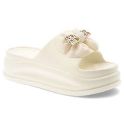 Beżowe Klapki Filippo Modne Buty Damskie Na Platformie. Brązowe klapki Filippo, z aplikacjami, eleganckie, bez obcasa, na platformie, bez zapięcia. Za 89.99 zł.