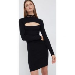 Calvin Klein Jeans sukienka kolor czarny mini dopasowana. Czarne sukienki Calvin Klein Jeans, l, bez wzorów, z jeansu, bez kołnierzyka, bez ramiączek, maxi, dopasowane. Za 579.99 zł.