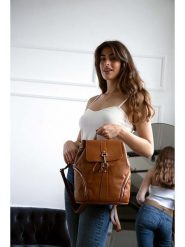 Victor & Hugo Paris Skórzany plecak "Lauren" w kolorze karmelowym - 26,5 x 32 x 13 cm rozmiar: onesize. Brązowe plecaki Victor & Hugo Paris, bez wzorów, z materiału, bez dodatków. Za 405.05 zł.