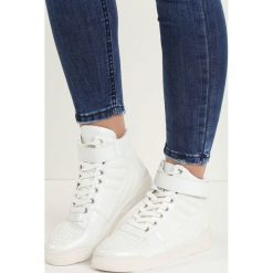 Białe Buty Sportowe Pep Talk. Buty sportowe lifestyle marki NEWFEEL. Za 39.99 zł.