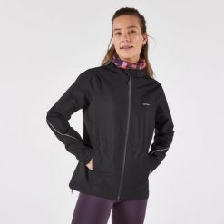 Kurtka do biegania w terenie przeciwdeszczowa damska Kiprun Run 500. Czarne kurtki do biegania KIPRUN, xl, bez wzorów, z materiału, bez kaptura, do biegania. Za 299.99 zł.