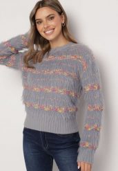 Ciemnoszary Sweter z Wełną w Paski o Fakturze Imitującej Pióra Lazina. Szare swetry Born2be, bez wzorów, z wełny, eleganckie, bez ramiączek. Za 59.99 zł.