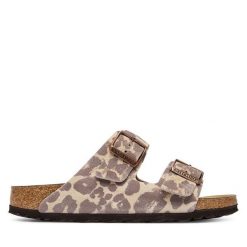 Klapki Birkenstock. Brązowe klapki Birkenstock, bez wzorów, bez obcasa, bez zapięcia. Za 534.99 zł.