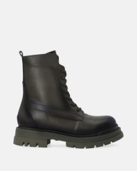 ZIELONE BOTKI ZE SKÓRY CIENIOWANEJ B008LEKHOBB046. Zielone botki Venezia, bez wzorów, ze skóry, bez obcasa, bez zapięcia. Za 249.00 zł.