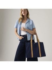 Levi's Shopper bag w kolorze granatowym rozmiar: onesize. Niebieskie shopper bag Levi's, bez wzorów, z materiału, na ramię, bez dodatków. Za 122.38 zł.