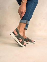 Sandały damskie TBS Laihona. Zielone sandały TBS, bez wzorów, z materiału, eleganckie, bez obcasa, bez zapięcia. Za 342.50 zł.