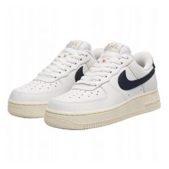 Buty Sportowe Damskie Nike W Air Force 1 '07 Flyease. Białe buty do biegania Nike, bez wzorów, z gumy, bez zapięcia, do biegania. Za 457.60 zł.