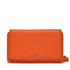 Torebka Calvin Klein. Brązowe listonoszki Calvin Klein, bez wzorów, bez dodatków. Za 579.99 zł.