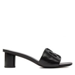 Klapki Tory Burch. Czarne klapki Tory Burch, bez wzorów, bez obcasa, bez zapięcia. Za 1,649.00 zł.