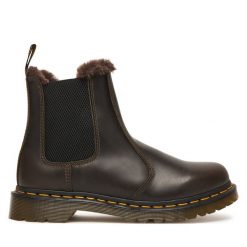 Sztyblety Dr. Martens. Czarne botki Dr Martens, bez wzorów, bez obcasa, na płaskiej podeszwie, bez zapięcia. Za 739.99 zł.