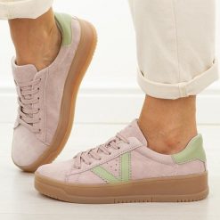 Różowe skórzane półbuty damskie Vinceza 79597. Czerwone półbuty wsuwane VINCEZA, na jesień, bez wzorów, z jeansu, casualowe, z okrągłym noskiem, bez obcasa, na płaskiej podeszwie. Za 239.00 zł.