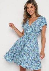 Niebieska Bawełniana Sukienka z Gumką w Talii i Dekoltem w Serek o Kwiatowym Wzorze Doradea. Niebieskie sukienki Born2be, na co dzień, l, bez wzorów, z bawełny, eleganckie, bez kołnierzyka, bez ramiączek, mini. W wyprzedaży za 38.24 zł.