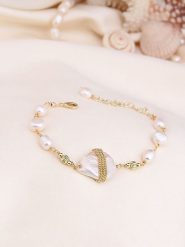 Pierres de Jade Pozłacana bransoletka z perłami rozmiar: onesize. Białe bransoletki Pierres de Jade, z perłą, pozłacane. Za 43.99 zł.