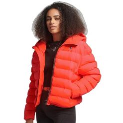 Damska kurtka puchowa Superdry Code All Seasons. Brązowe kurtki Superdry, uniwersalny, z aplikacjami, z elastanu, eleganckie, bez kaptura. Za 474.55 zł.