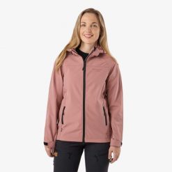 Kurtka softshell Turystyka Damska Swedemount Stryn Softshell oddychająca. Czerwone kurtki przejściowe sportowe SWEDEMOUNT, bez wzorów, z softshellu, bez kaptura, trekkingowe. Za 249.99 zł.
