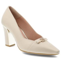 Czółenka damskie Armodo, cholewka ze skóry naturalnej licowej wsuwany fason zabudowany szpiczasty przód, beżowe, DS-976/2/A. Brązowe czółenka Armodo, bez wzorów, ze skóry, ze szpiczastym noskiem, bez obcasa, na słupku, bez zapięcia. Za 419.00 zł.