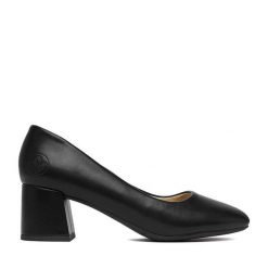 Czółenka Rieker. Czarne czółenka Rieker, bez wzorów, bez obcasa, bez zapięcia. Za 349.99 zł.