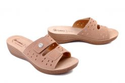 Inblu DL-05 026 piaskowy, klapki damskie. Brązowe klapki Inblu, bez wzorów, bez obcasa, na koturnie, bez zapięcia. Za 76.90 zł.