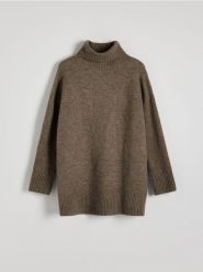 Sweter z golfem - brązowy. Brązowe swetry Reserved, l, bez wzorów, z dzianiny, bez ramiączek. W wyprzedaży za 109.99 zł.