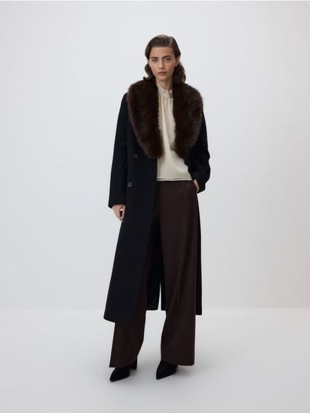 Płaszcz z dodatkiem wełny - czarny. Czarne płaszcze Reserved, l, bez wzorów, z tkaniny, bez kaptura. Za 399.99 zł.