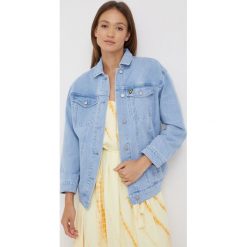 Lyle & Scott kurtka jeansowa damska przejściowa oversize. Niebieskie kurtki Lyle & Scott, l, bez wzorów, z jeansu, bez kaptura. W wyprzedaży za 429.99 zł.