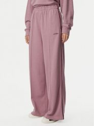 Adidas Spodnie dresowe Seasonal Essentials KV6865 Różowy Regular Fit. Czerwone spodnie dresowe adidas, bez wzorów, z dresówki. Za 239.99 zł.