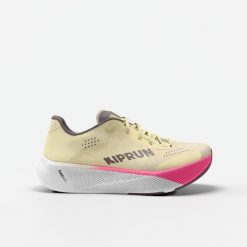 Buty do biegania damskie Kiprun Kipride. Brązowe buty do biegania KIPRUN, bez wzorów, bez zapięcia, do biegania. Za 499.99 zł.