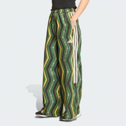 Spodnie dresowe adidas x FARM Tiro. Czarne spodnie dresowe adidas, bez wzorów, z dresówki. Za 279.00 zł.