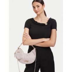 Torebka Guess. Brązowe listonoszki Guess, z aplikacjami, bez dodatków. Za 294.99 zł.