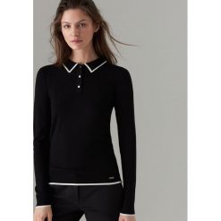 Dopasowany sweter z kołnierzykiem - Czarny. Swetry Mohito. Za 79.99 zł.