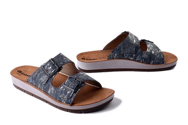 INBLU CP-50 004 granatowy, klapki damskie. Niebieskie klapki Inblu, bez wzorów, bez obcasa, bez zapięcia. Za 83.99 zł.