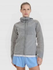 KURTKA DAMSKA 4F DO BIEGANIA ULTRALIGHT Z KAPTUREM SZARA. Szare kurtki do biegania 4f, l, bez wzorów, z kapturem, do biegania. Za 299.99 zł.