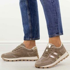 Beżowe zamszowe skórzane półbuty damskie S.Barski 7097. Brązowe półbuty wsuwane S.BARSKI, na jesień, bez wzorów, z jeansu, eleganckie, bez obcasa, na płaskiej podeszwie. Za 269.00 zł.