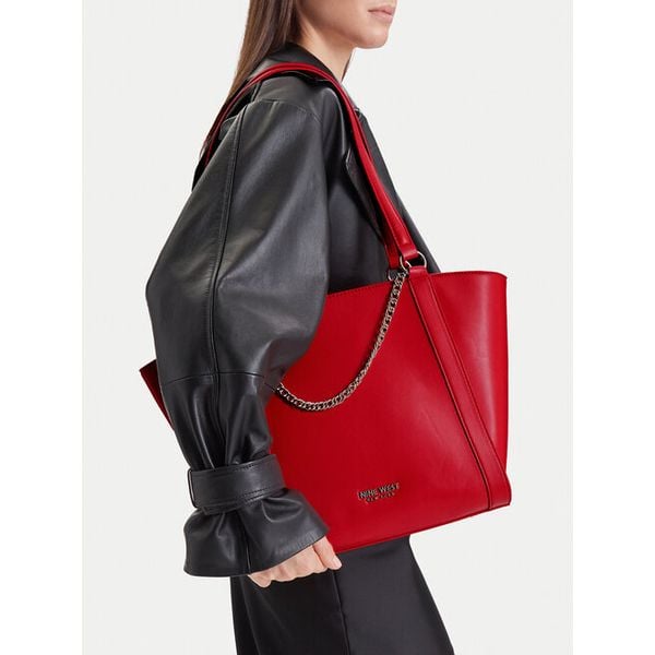 Torebka Nine West. Czerwone shopper bag Nine West, bez wzorów, bez dodatków. Za 229.99 zł.