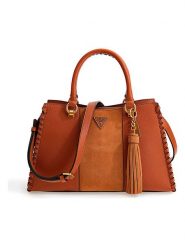 Guess Torebka w kolorze jasnobrązowym - 34 x 21 x 13 cm rozmiar: onesize. Brązowe torebki klasyczne Guess, z aplikacjami, z materiału, przez ramię, bez dodatków. Za 344.21 zł.