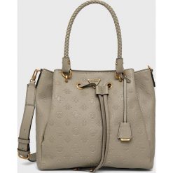 Guess torebka kolor szary. Szare shopper bag Guess, z aplikacjami, bez dodatków. Za 719.99 zł.