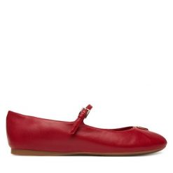 Baleriny Guess. Czerwone baleriny Guess, z aplikacjami, bez obcasa, bez zapięcia. Za 289.99 zł.